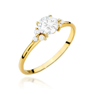 Pierścionek złoty z centralnym kamieniem zdobiony cyrkoniami