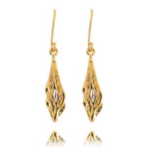 Złote kolczyki o klasycznej i ponadczasowej formie.