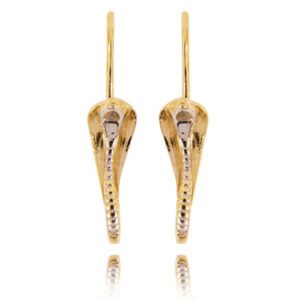 Złote kolczyki łączące elegancję i nowoczesny design.