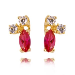 Złote kolczyki o klasycznej i ponadczasowej formie.