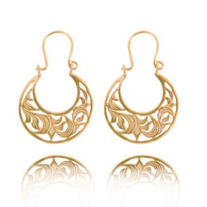 Uniwersalne kolczyki złote o eleganckim wykończeniu.