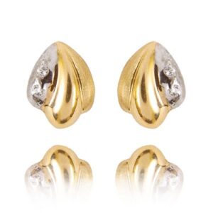 Uniwersalne kolczyki złote o eleganckim wykończeniu.