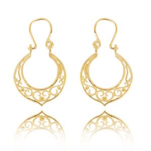 Stylowe kolczyki wykonane z wysokiej jakości złota.