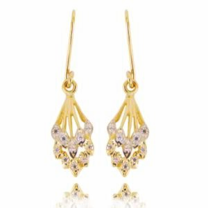 Eleganckie kolczyki ze złota z subtelnym blaskiem kamieni.