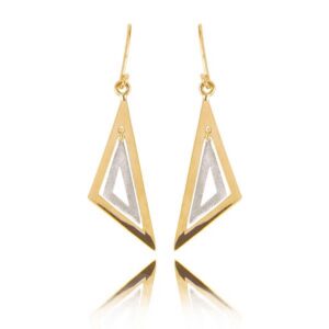 Kobieca biżuteria podkreślająca naturalny blask kamieni.