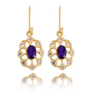 Stylowe kolczyki wykonane z wysokiej jakości złota.