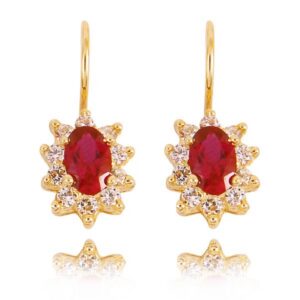 Stylowe kolczyki wykonane z wysokiej jakości złota.