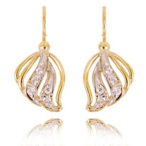 Złote kolczyki o klasycznej i ponadczasowej formie.