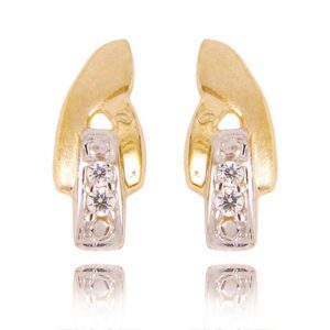 Złote kolczyki o klasycznej i ponadczasowej formie.