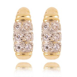 Subtelne kolczyki stworzone z myślą o komforcie noszenia.