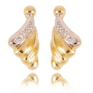 Uniwersalne kolczyki złote o eleganckim wykończeniu.