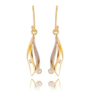 Złote kolczyki łączące elegancję i nowoczesny design.