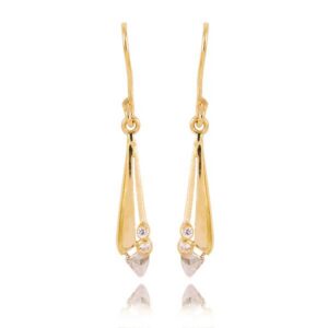 Subtelne kolczyki stworzone z myślą o komforcie noszenia.