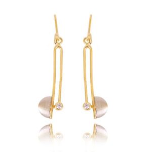 Stylowe kolczyki wykonane z wysokiej jakości złota.