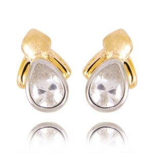 Złote kolczyki łączące elegancję i nowoczesny design.