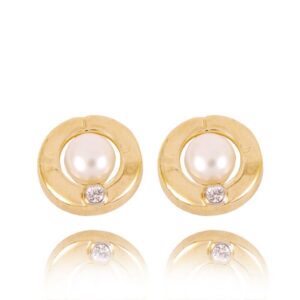 Uniwersalne kolczyki złote o eleganckim wykończeniu.