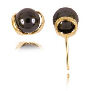 Kobieca biżuteria podkreślająca naturalny blask kamieni.