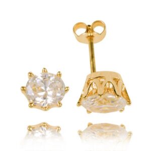 Złote kolczyki o klasycznej i ponadczasowej formie.