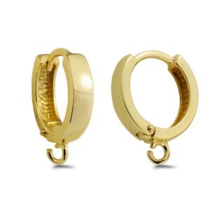 Złote kolczyki łączące elegancję i nowoczesny design.