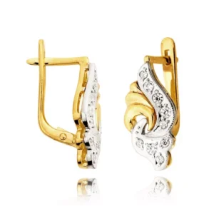 Złote kolczyki łączące elegancję i nowoczesny design.