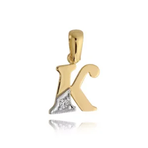 Personalizowany inicjał wykonany ze złota.