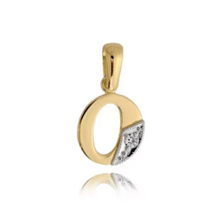 Złoty inicjał tworzony indywidualnie.