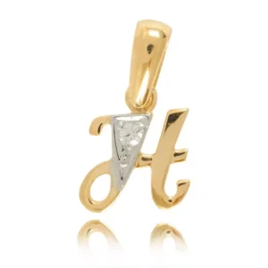 Personalizowana literka jako codzienny talizman.