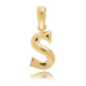 Złota literka – minimalistyczna biżuteria personalizowana.