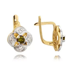 Złote kolczyki o klasycznej i ponadczasowej formie.