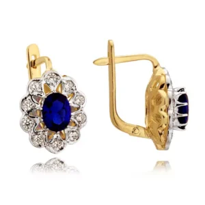 Złote kolczyki łączące elegancję i nowoczesny design.