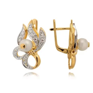 Złote kolczyki o klasycznej i ponadczasowej formie.