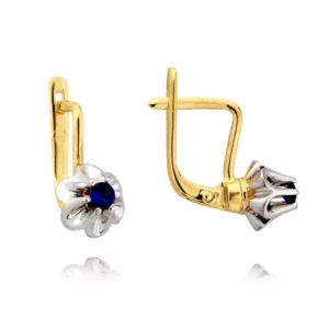 Klasyczne kolczyki ze złota z dekoracyjnym kamieniem.