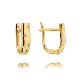 Złote kolczyki o klasycznej i ponadczasowej formie.