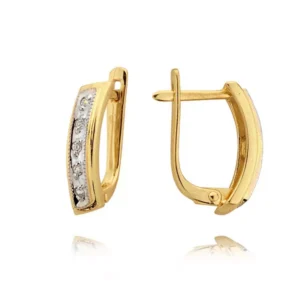 Złote kolczyki łączące elegancję i nowoczesny design.