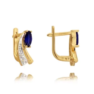 Złote kolczyki łączące elegancję i nowoczesny design.