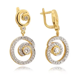 Złote kolczyki łączące elegancję i nowoczesny design.