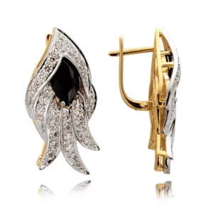 Eleganckie kolczyki ze złota z subtelnym blaskiem kamieni.