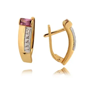 Złote kolczyki o klasycznej i ponadczasowej formie.