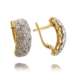 Złote kolczyki o klasycznej i ponadczasowej formie.