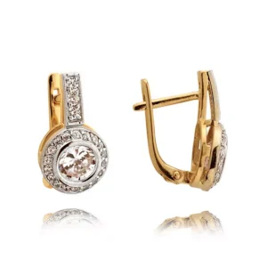 Subtelne kolczyki stworzone z myślą o komforcie noszenia.