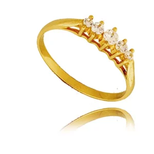 Elegancki pierścionek będący doskonałym dodatkiem do stylizacji.