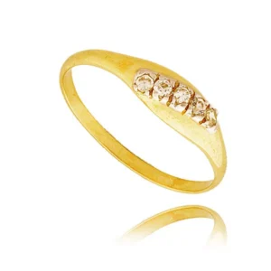 Delikatny pierścionek wykonany z wysokiej jakości złota.