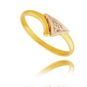 Delikatny pierścionek wykonany z wysokiej jakości złota.