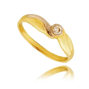 Elegancki pierścionek ze złota o ponadczasowym charakterze.