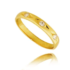 Delikatny pierścionek wykonany z wysokiej jakości złota.