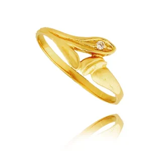 Złoty pierścionek podkreślający subtelny blask kamieni.