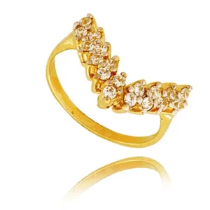 Złoty pierścionek podkreślający subtelny blask kamieni.