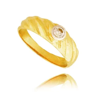 Delikatny pierścionek wykonany z wysokiej jakości złota.