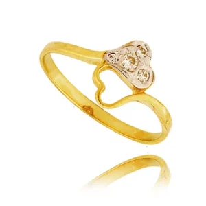 Ponadczasowy pierścionek o luksusowym wyglądzie.