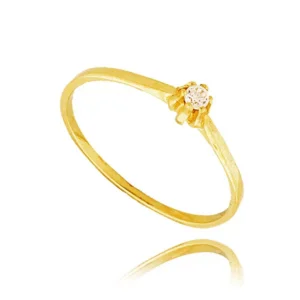 Pierścionek ze złota łączący klasykę z nowoczesnością.